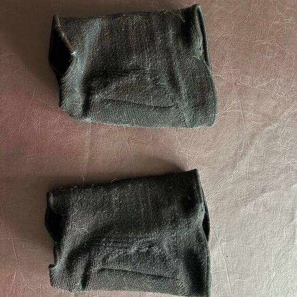 💥 Buy 2 get 1 Free 💥 Mizuno Black Kneepads - Picture 2 of 3